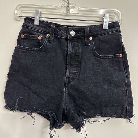 Levi's Pants - Levi’s ribcage Shorts size 25